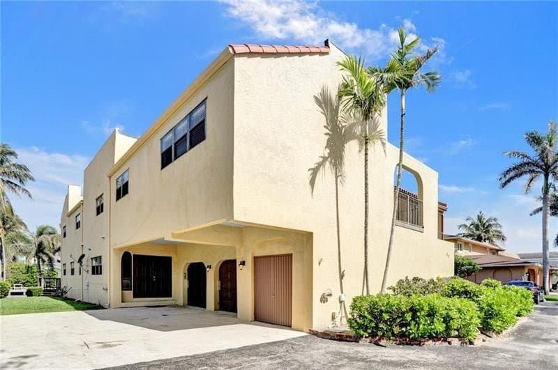 Highland Bch Townhome: 4300 S Ocean Blvd