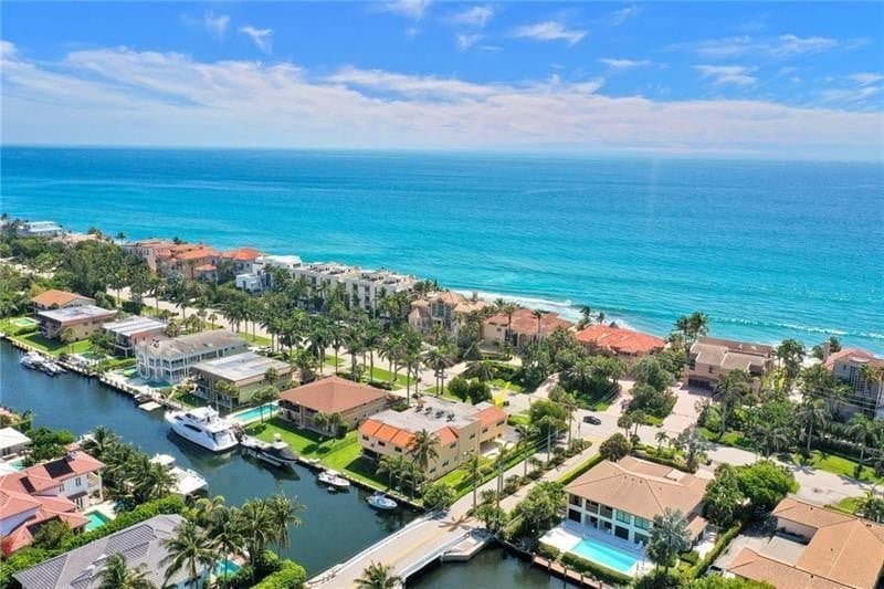Highland Bch Townhome: 4300 S Ocean Blvd