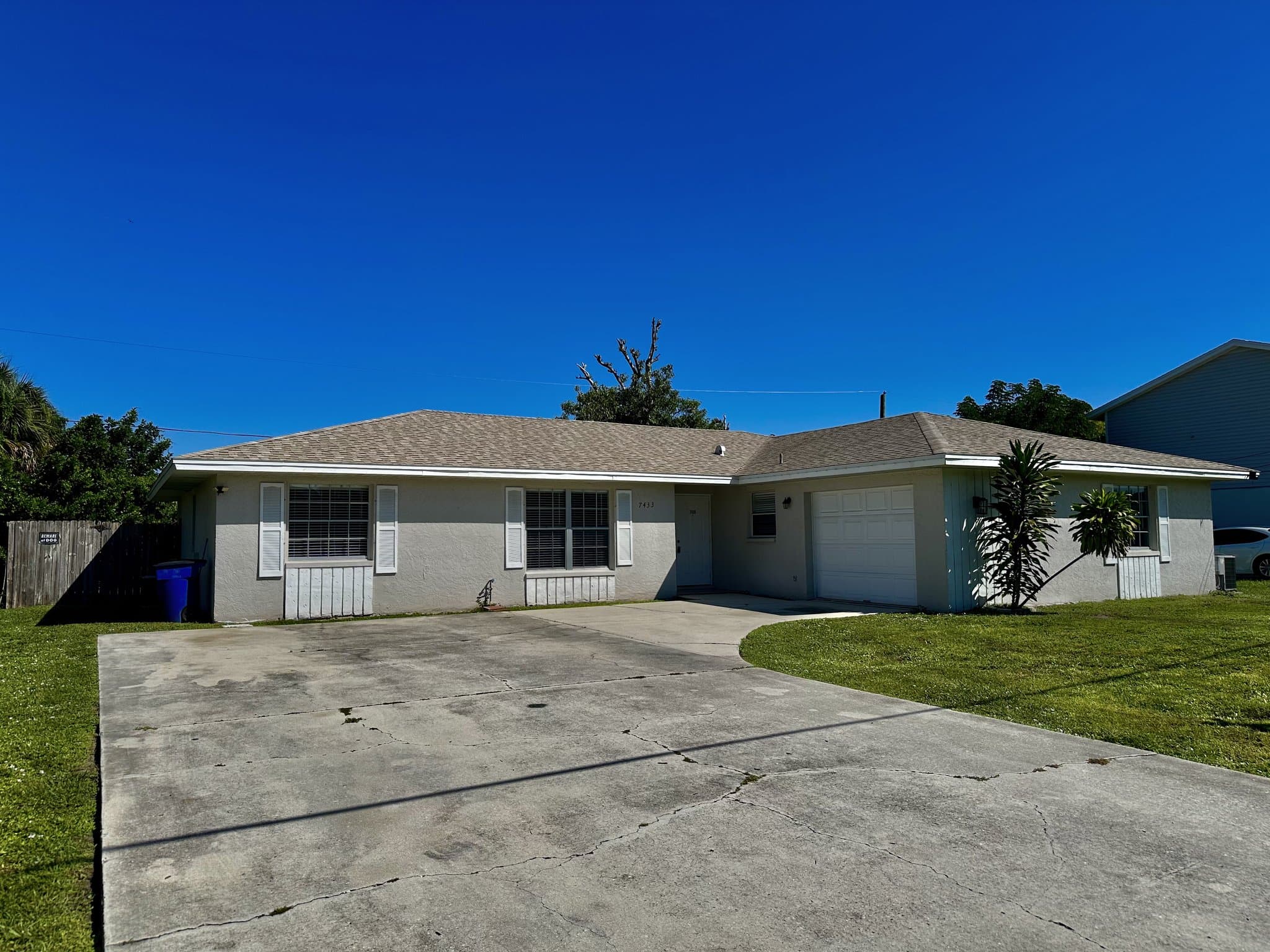 FORT MYERS House: 7433 PEBBLE BEACH RD