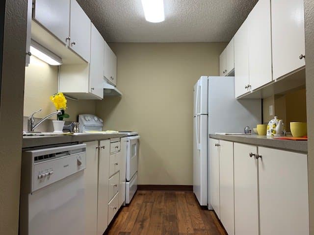 Portland Apartment: 8585 SW Canyon Ln