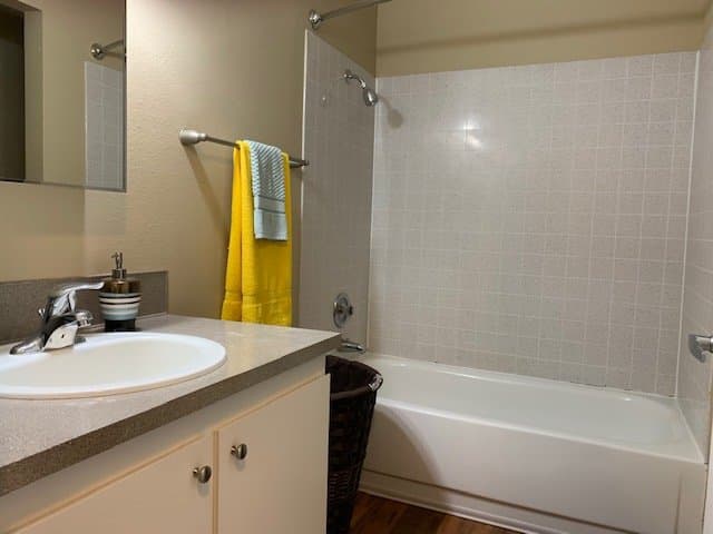 Portland Apartment: 8585 SW Canyon Ln
