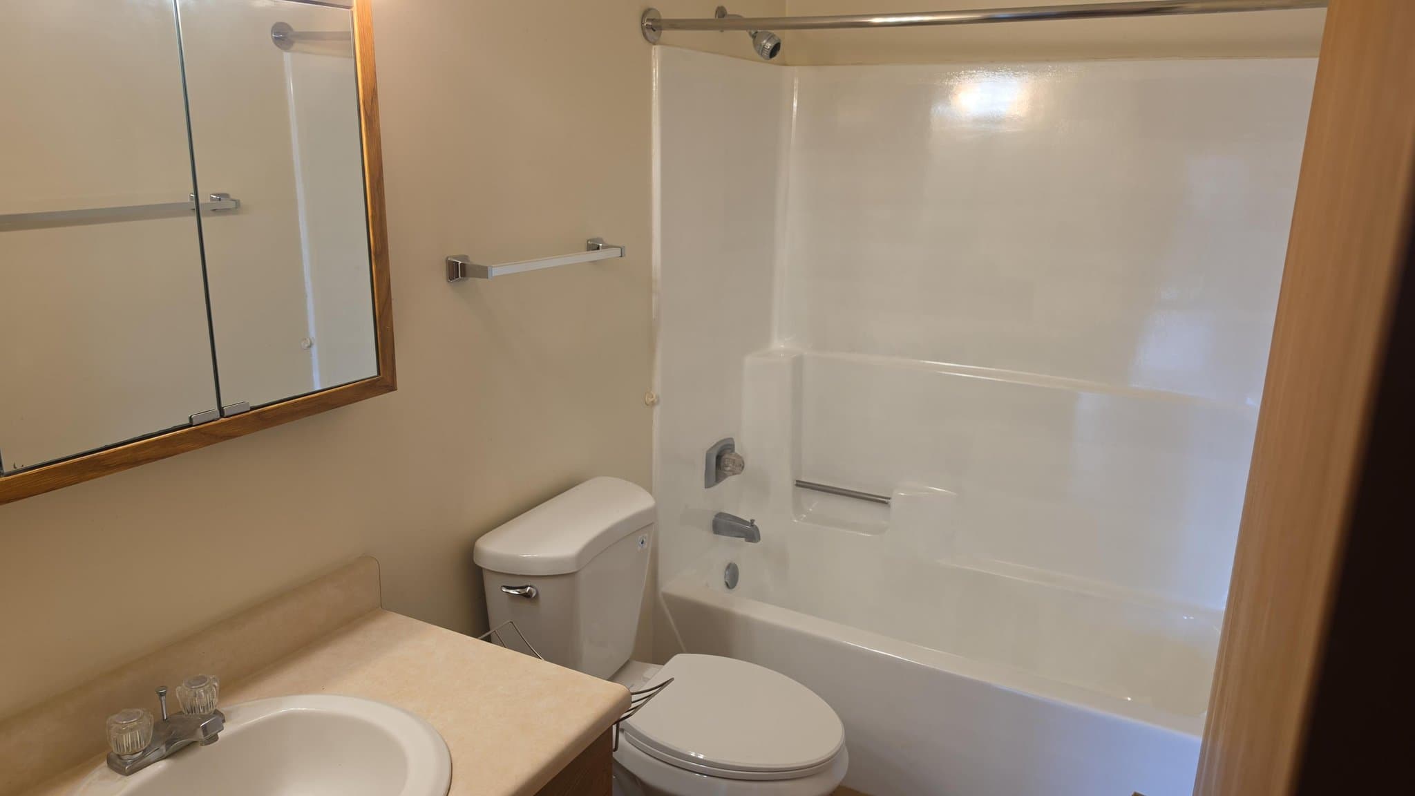 Elkhorn Apartment: 621 N Lincoln St
