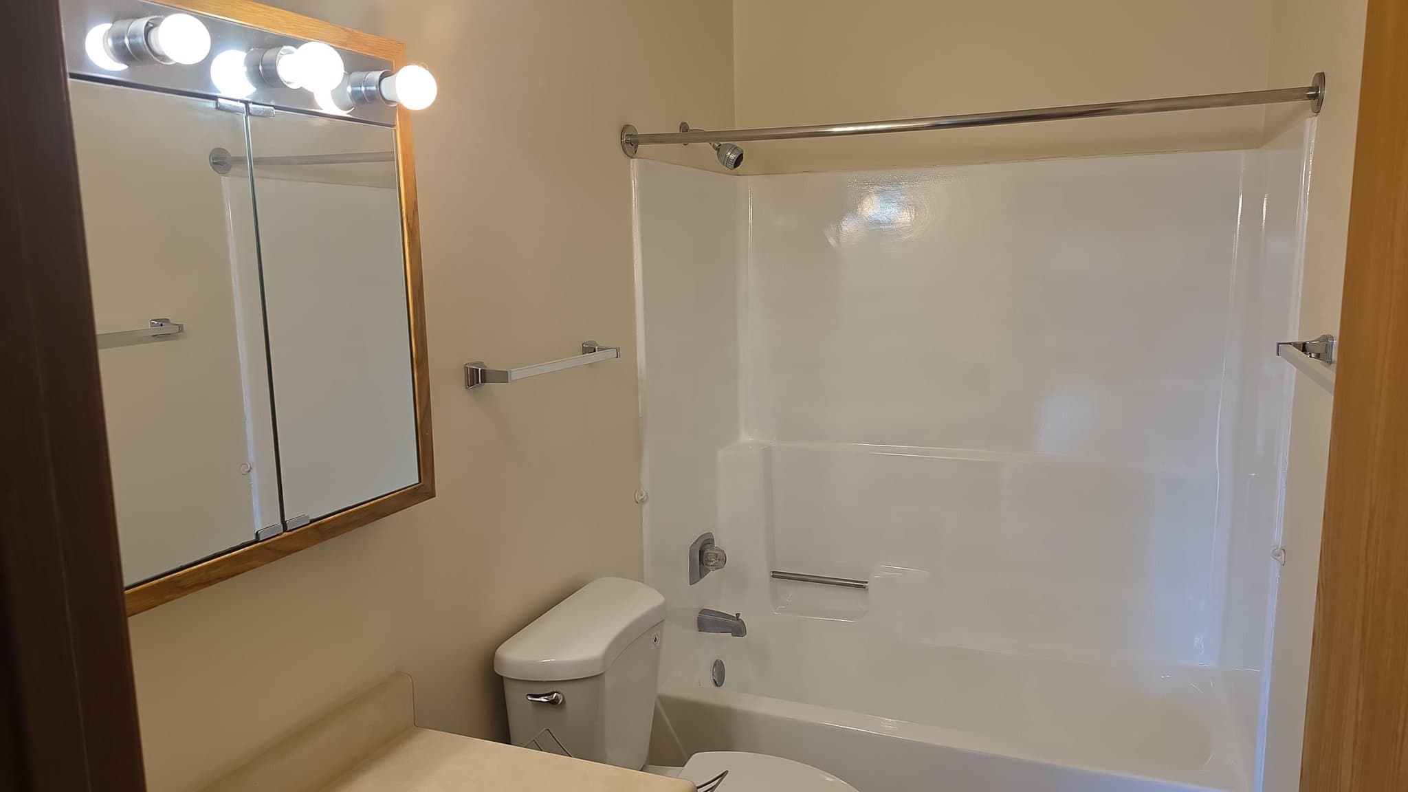 Elkhorn Apartment: 621 N Lincoln St