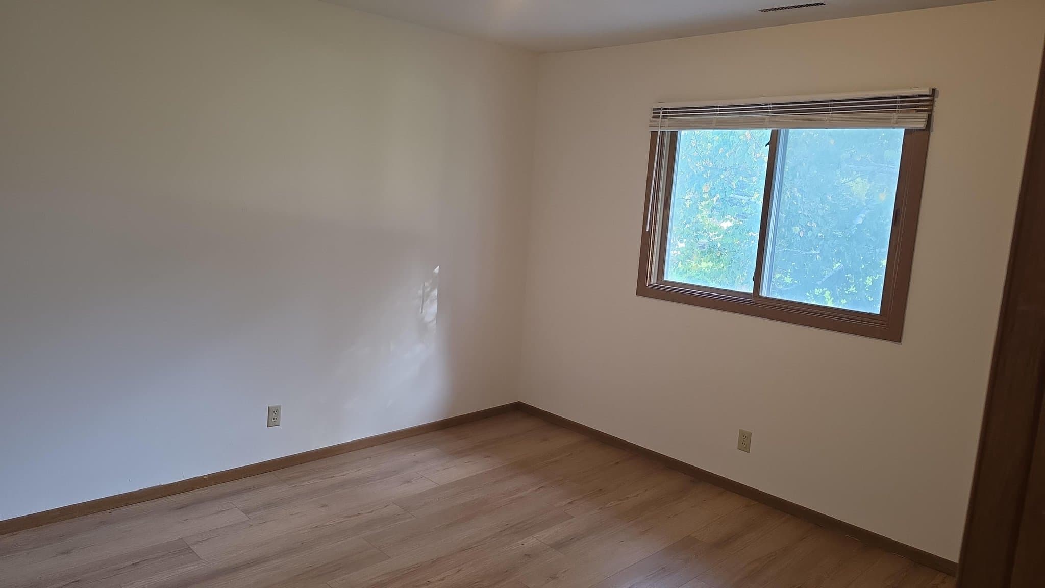 Elkhorn Apartment: 621 N Lincoln St