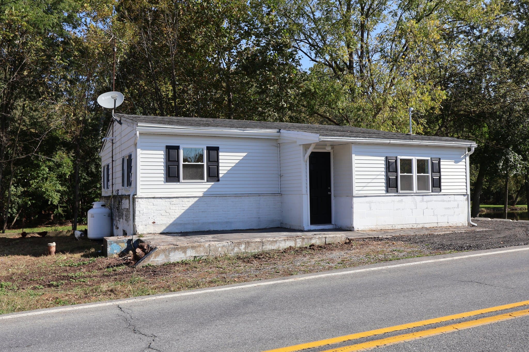 Manheim House: 647 S Chiques Rd