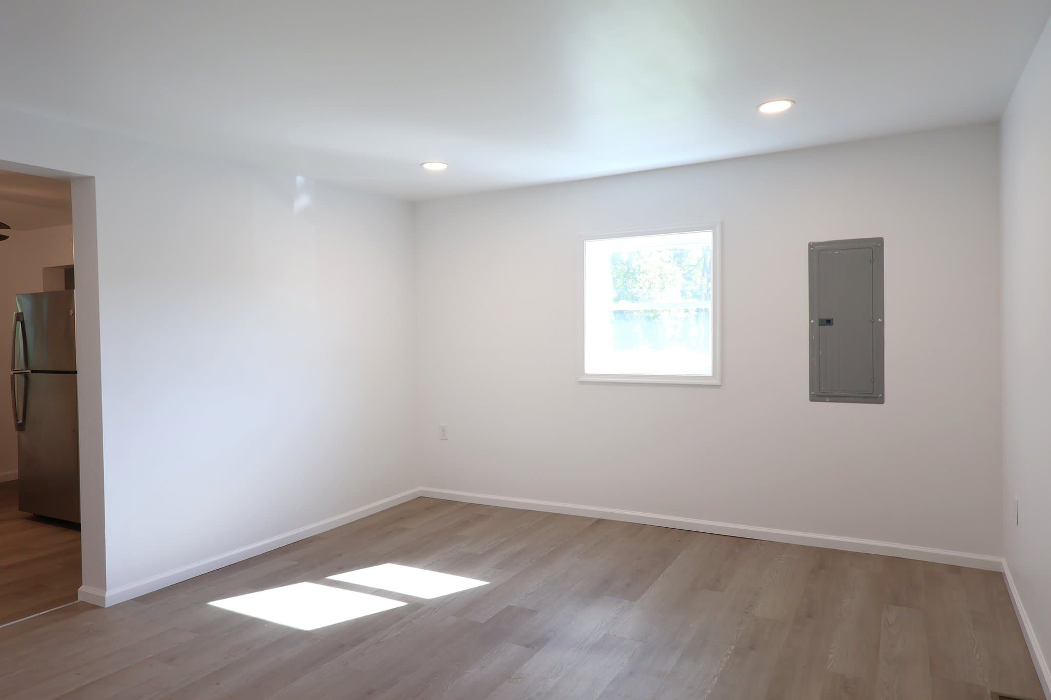 Manheim House: 647 S Chiques Rd