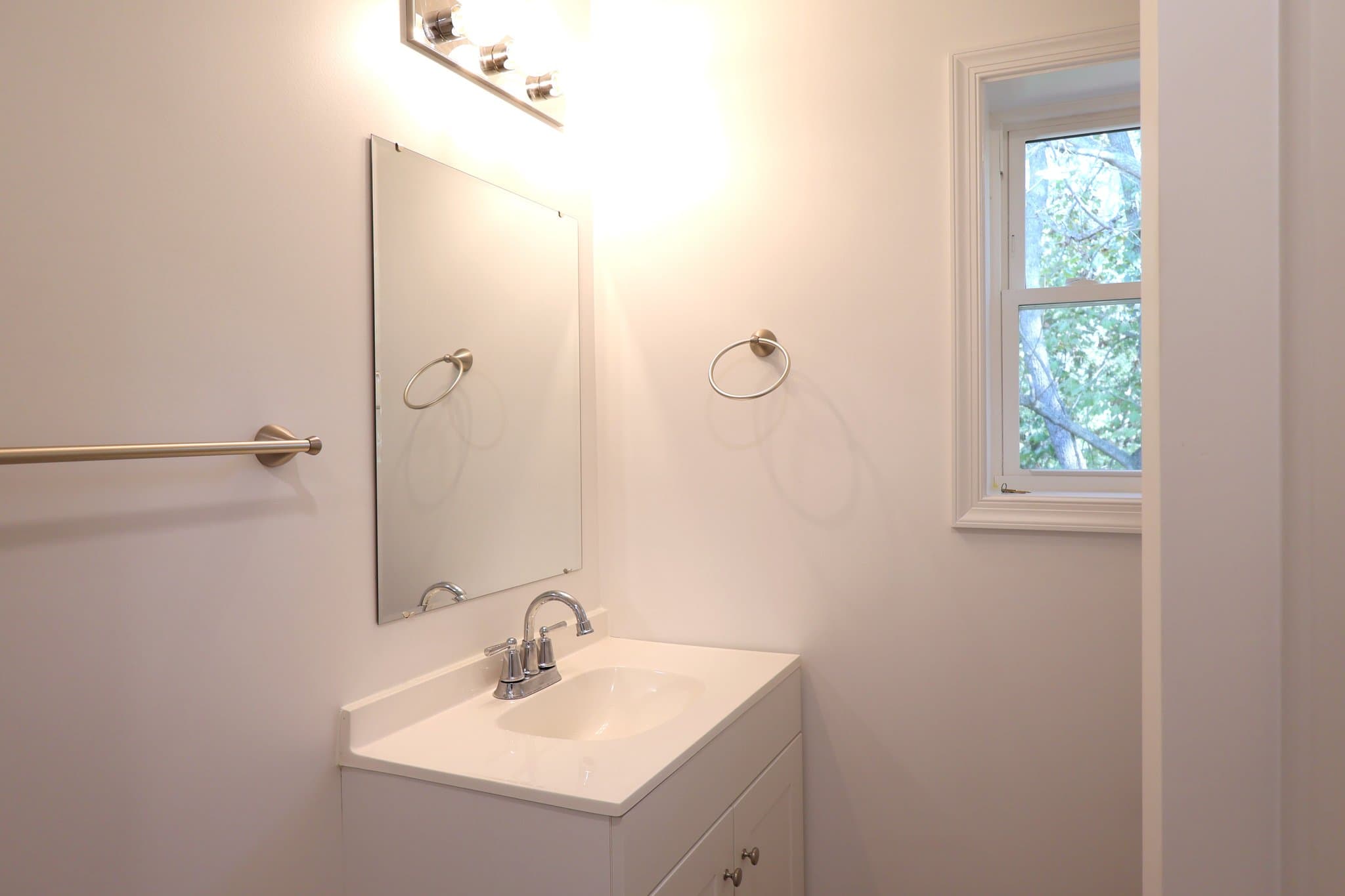 Manheim House: 647 S Chiques Rd
