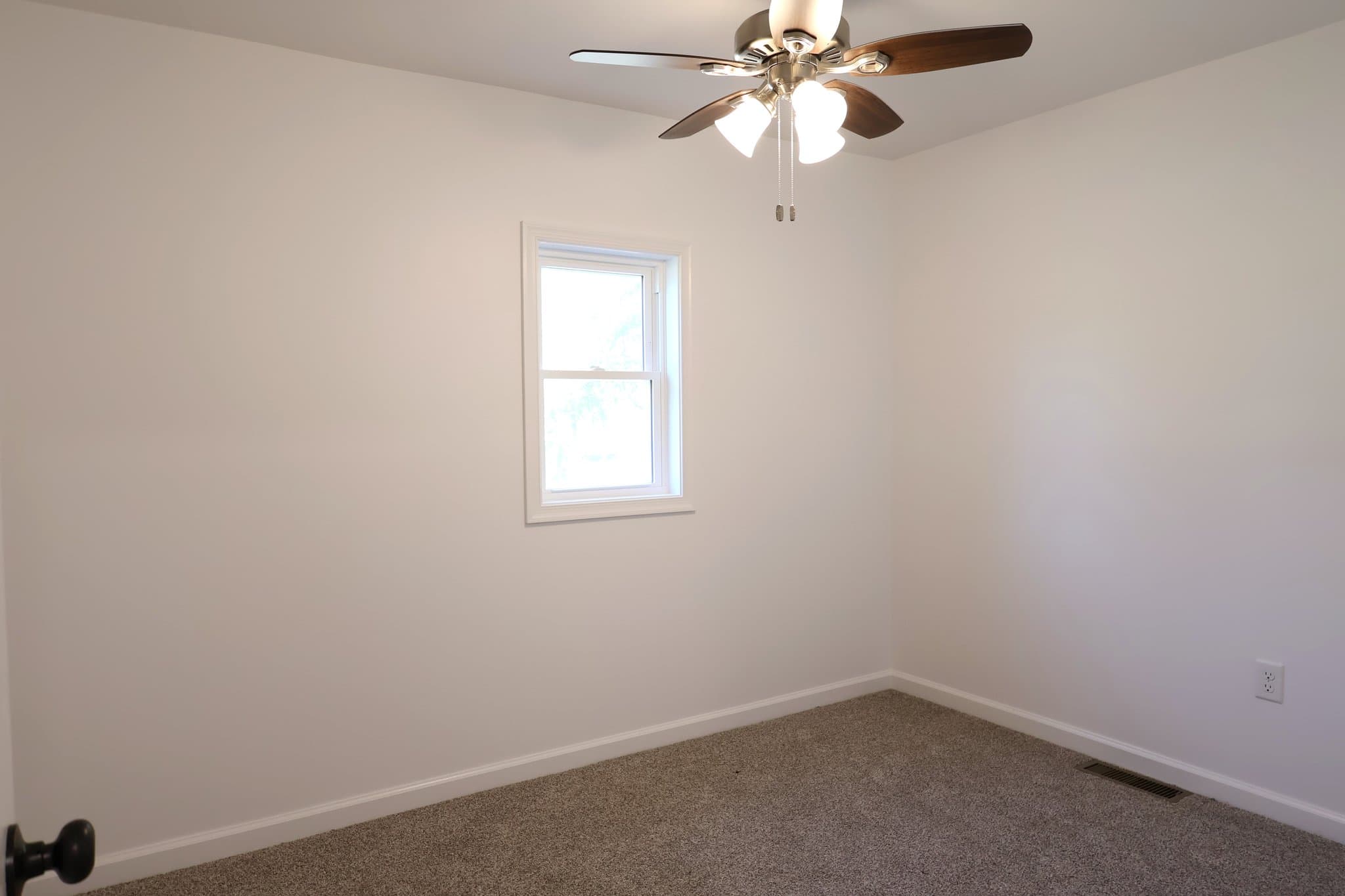 Manheim House: 647 S Chiques Rd
