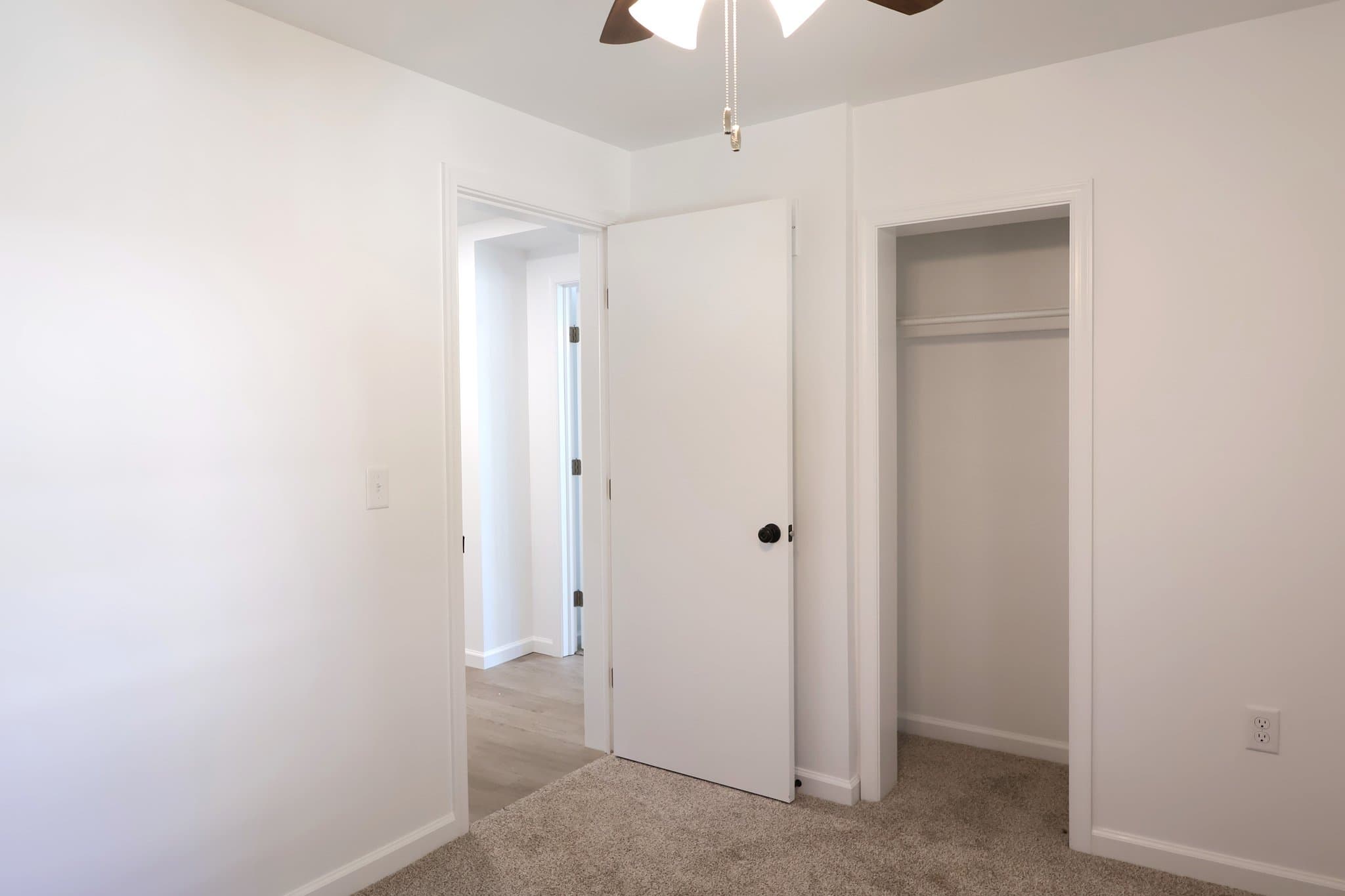 Manheim House: 647 S Chiques Rd