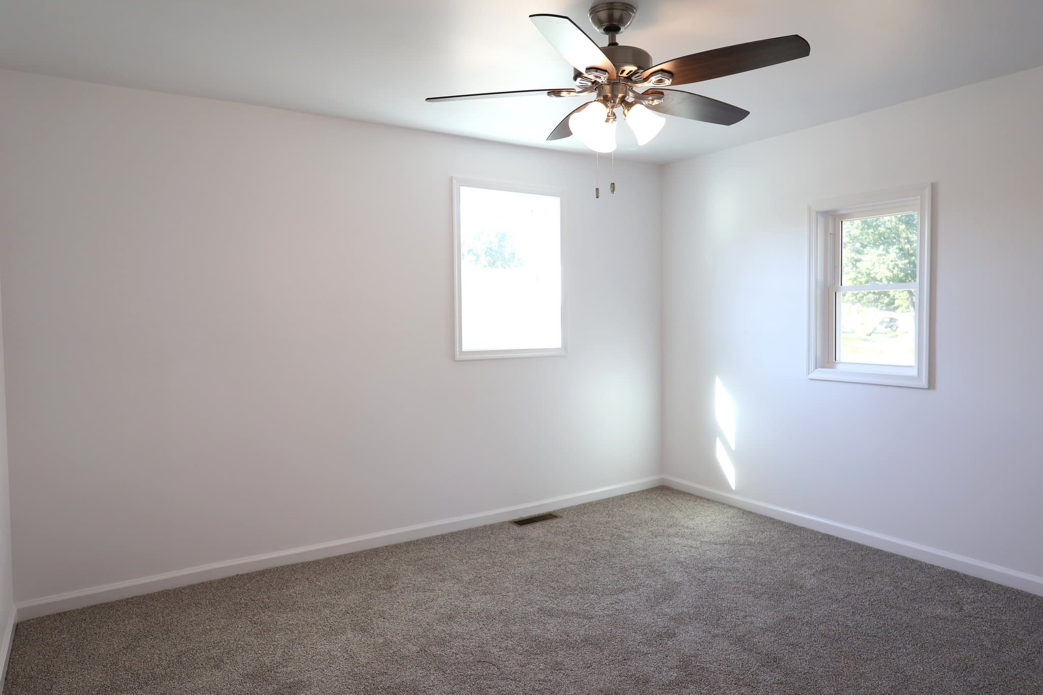 Manheim House: 647 S Chiques Rd