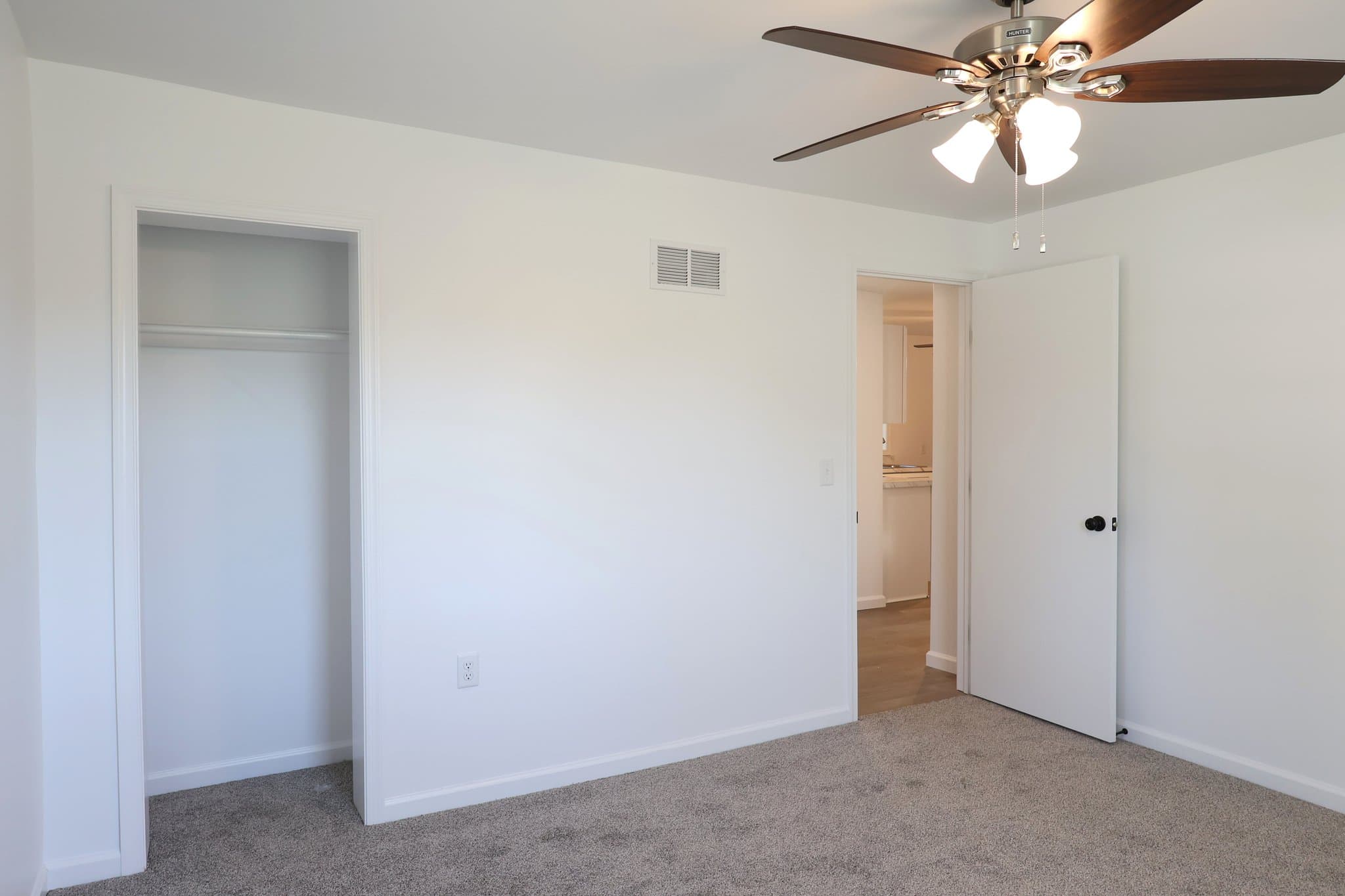 Manheim House: 647 S Chiques Rd