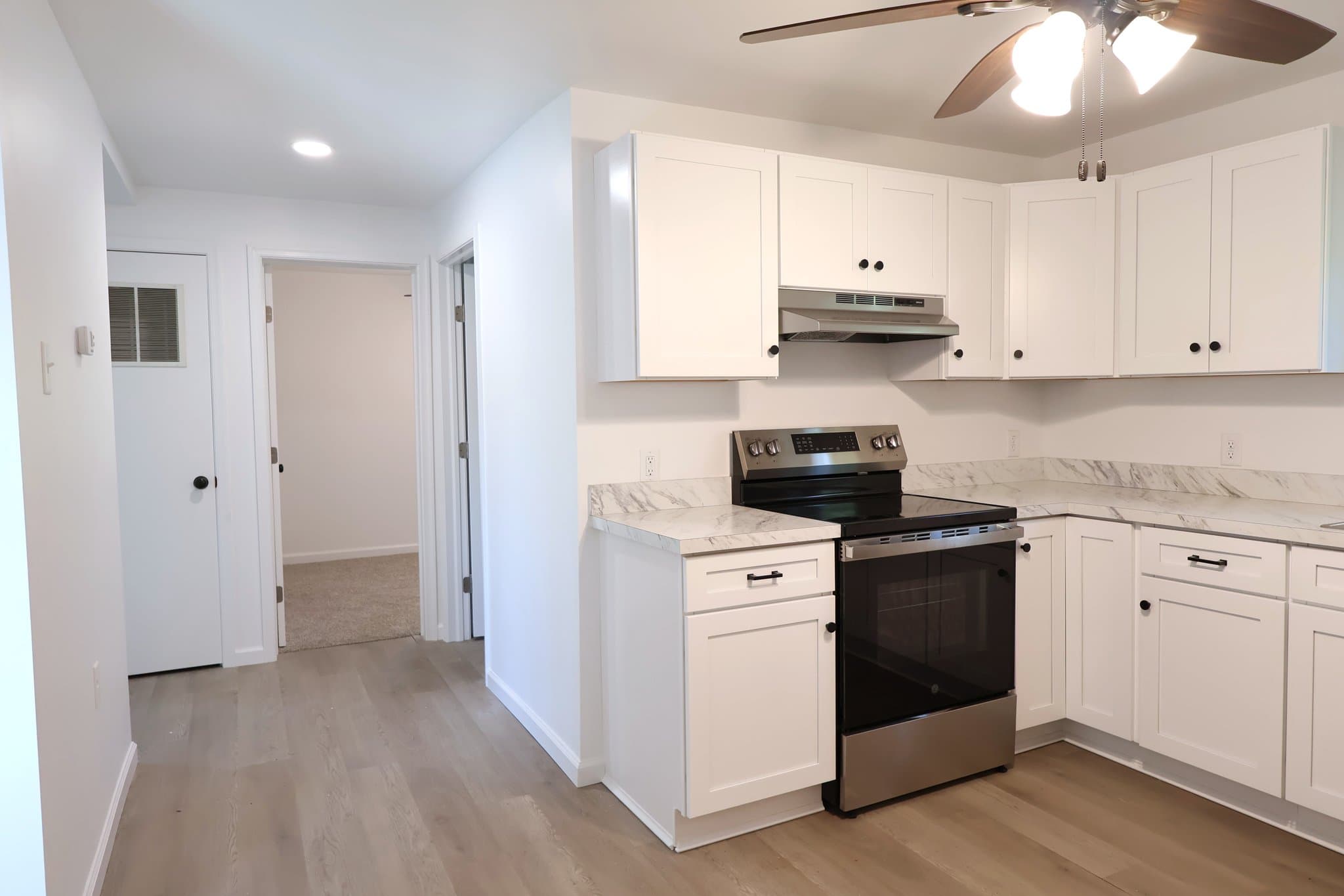 Manheim House: 647 S Chiques Rd