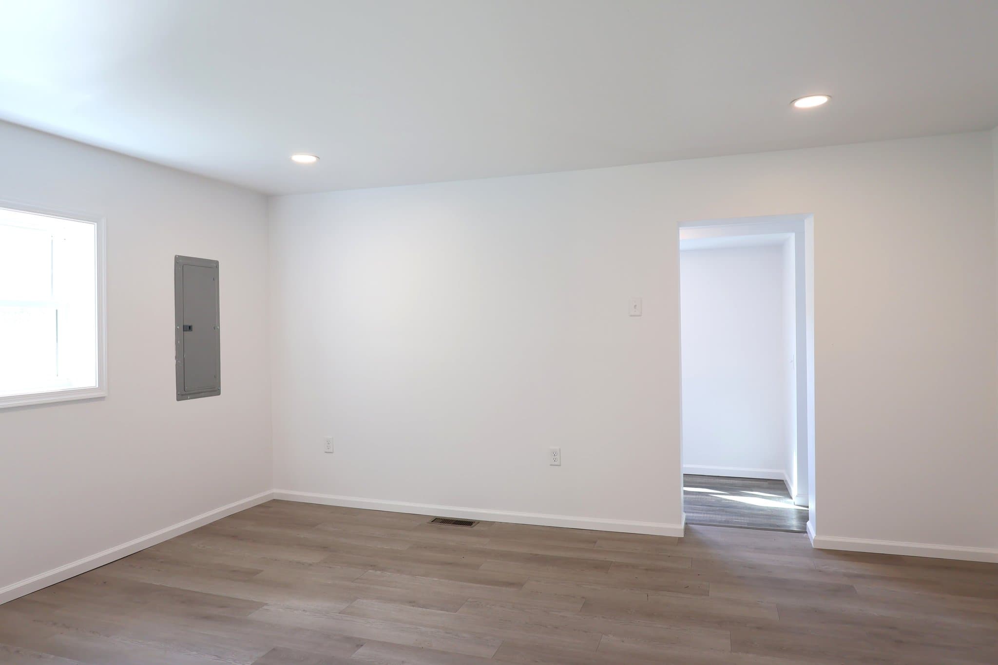 Manheim House: 647 S Chiques Rd