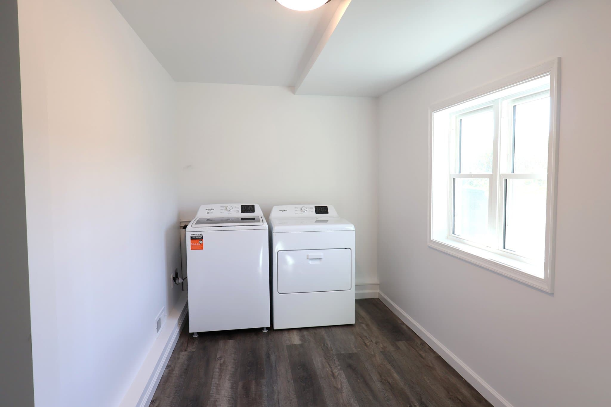 Manheim House: 647 S Chiques Rd