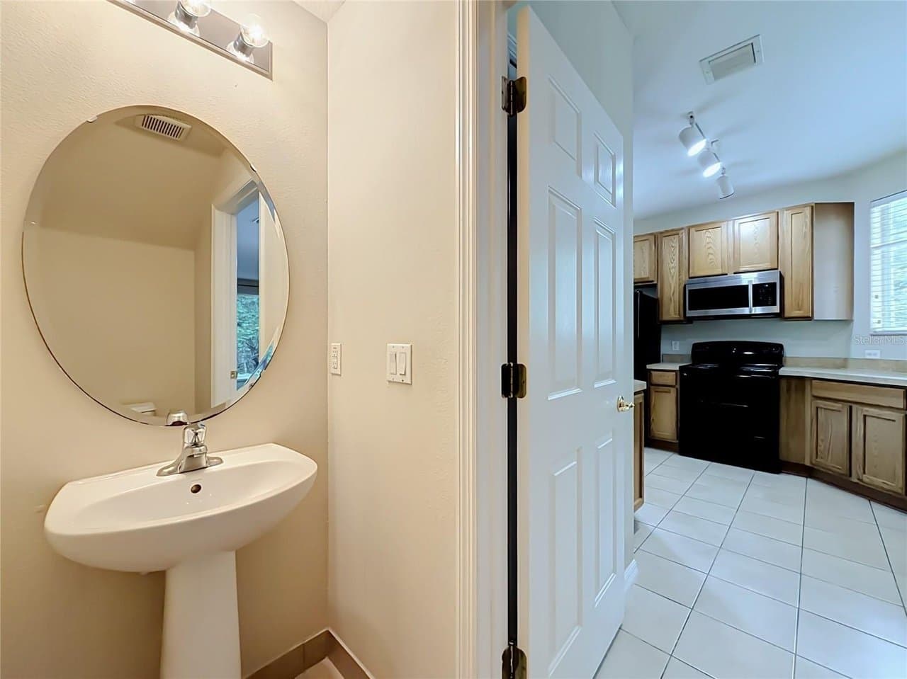 Orlando Townhome: 10703 Regent Square Dr