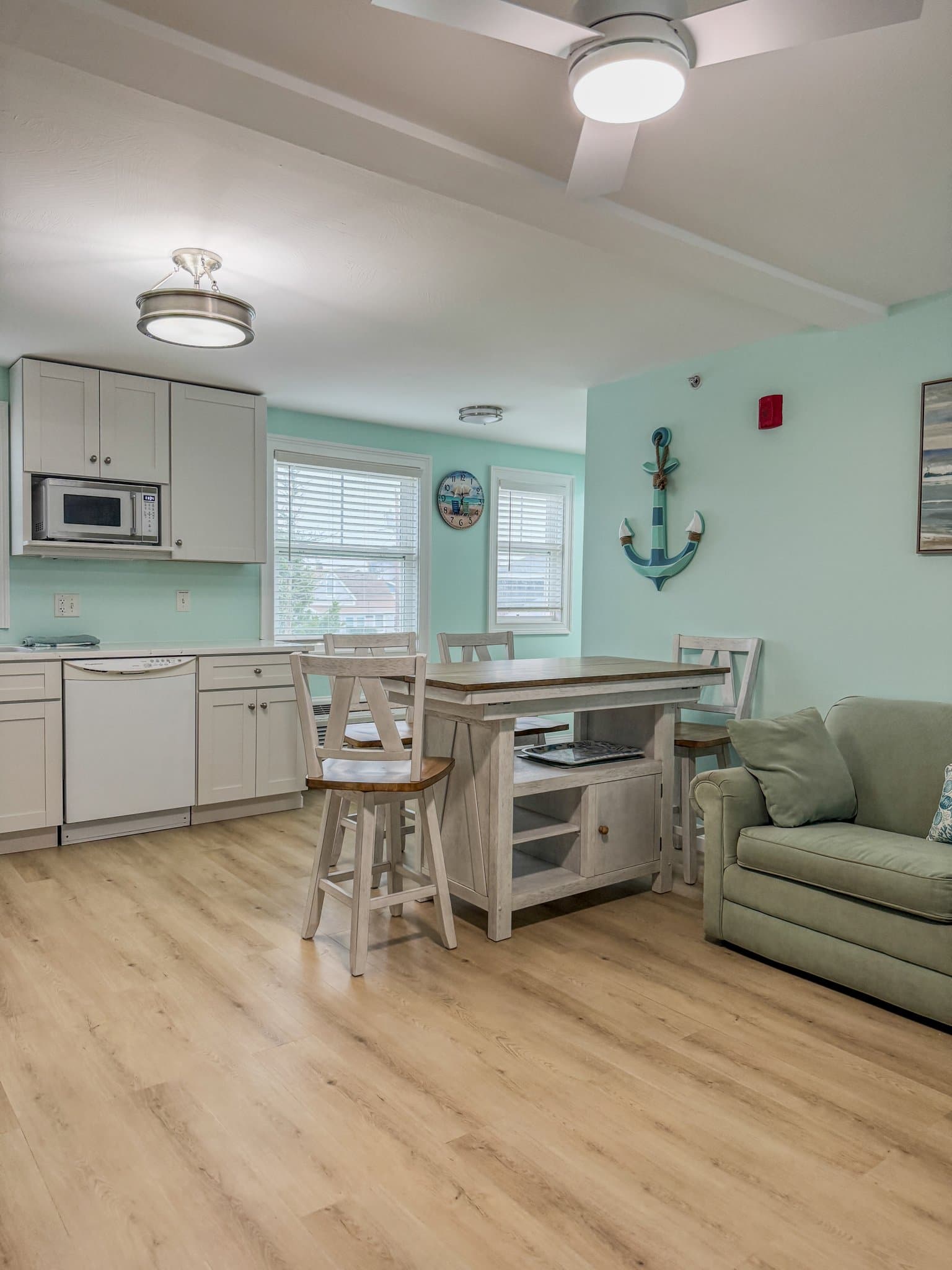 Hampton Condo: 18 Ocean Blvd