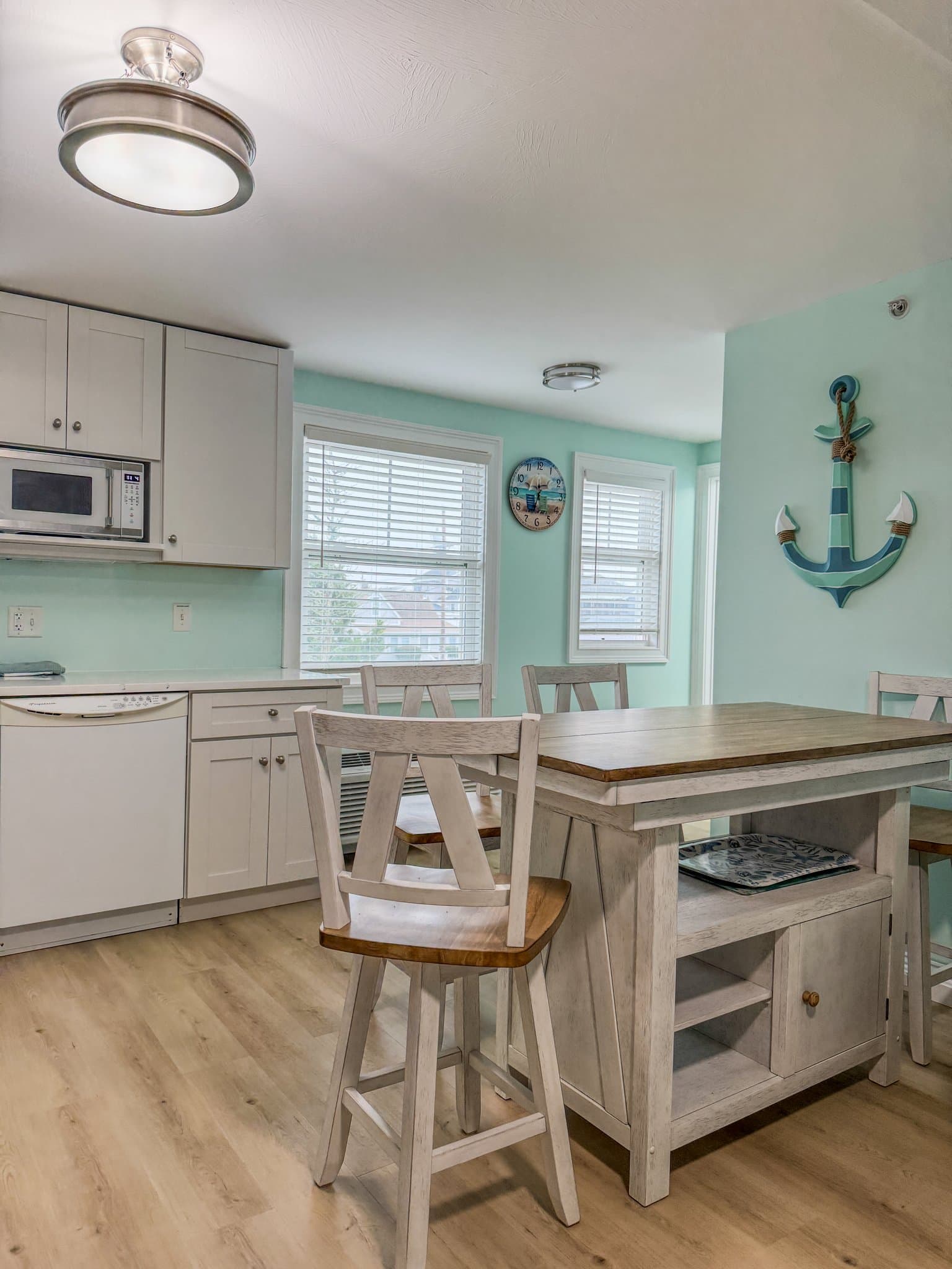 Hampton Condo: 18 Ocean Blvd