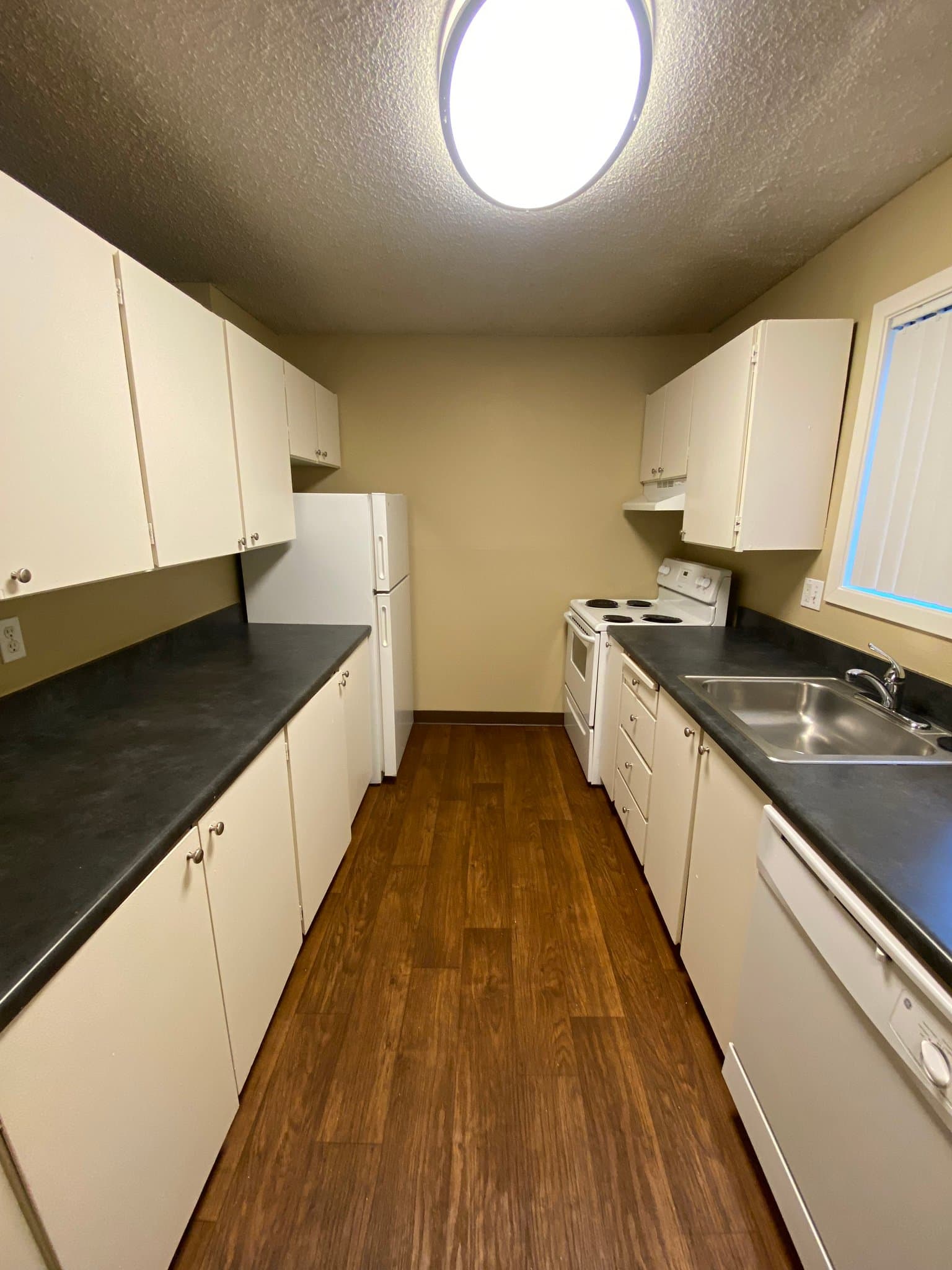 Portland Apartment: 8585 SW Canyon Ln
