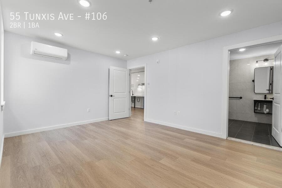 Bloomfield Apartment: 55 Tunxis Ave