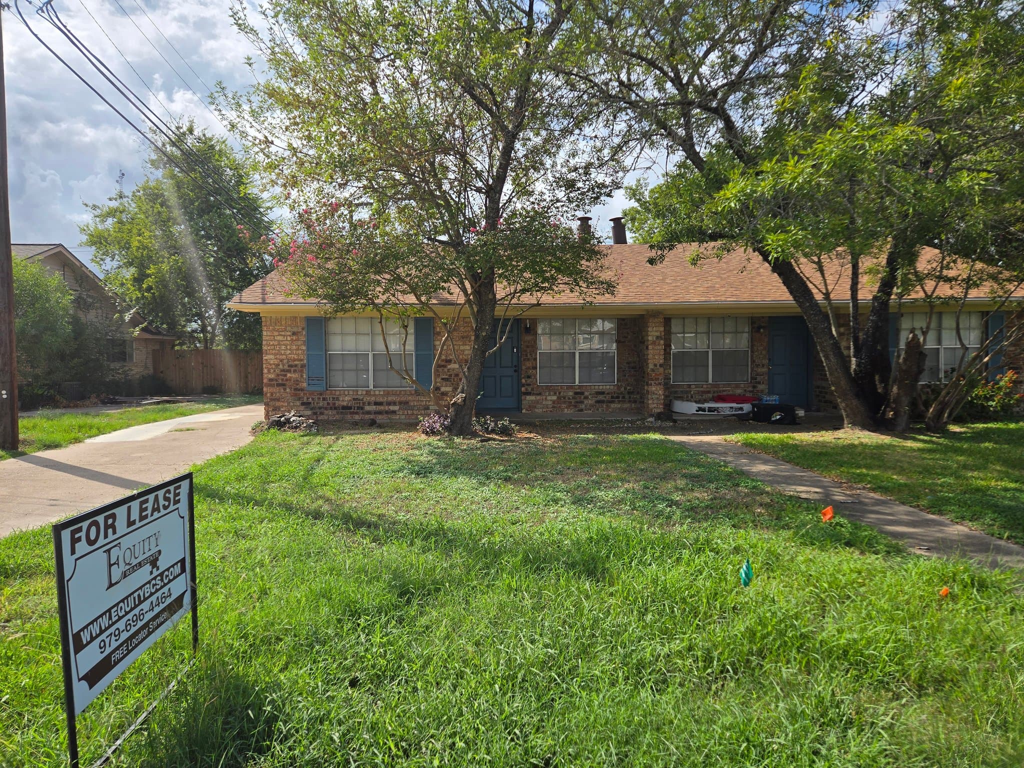 Bryan Multiplex: 1922 Briar Oaks Dr