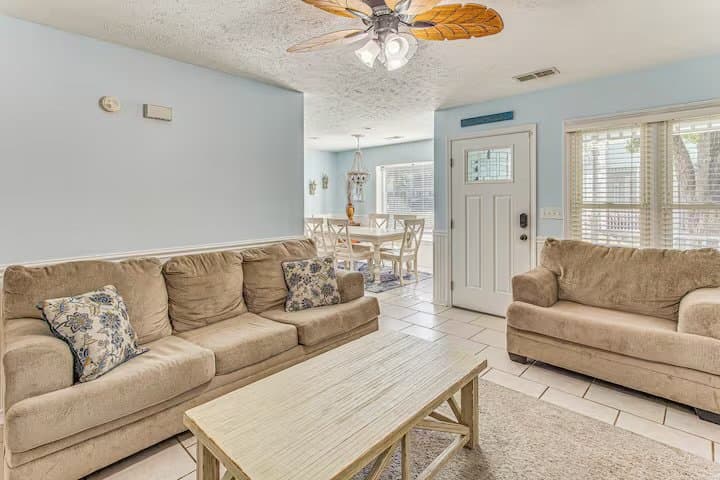 North Myrtle Beach House: 926 Tiffany Ln