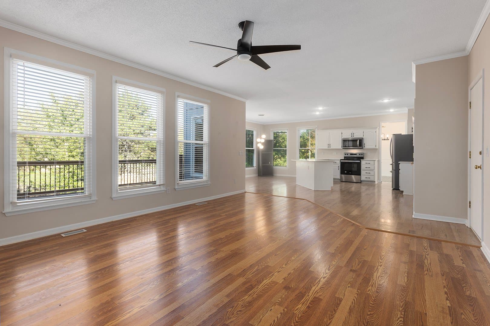 Overland Park House: 13001 Slater St
