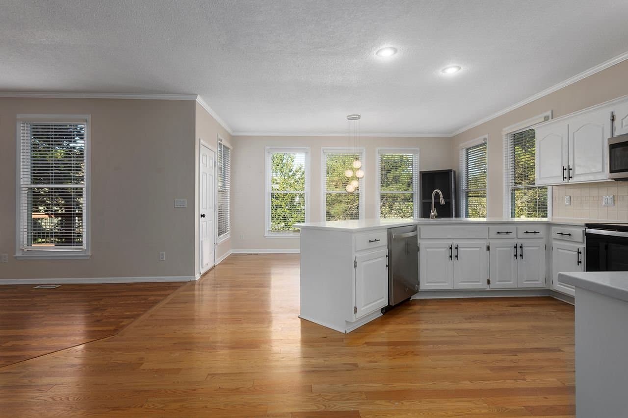 Overland Park House: 13001 Slater St