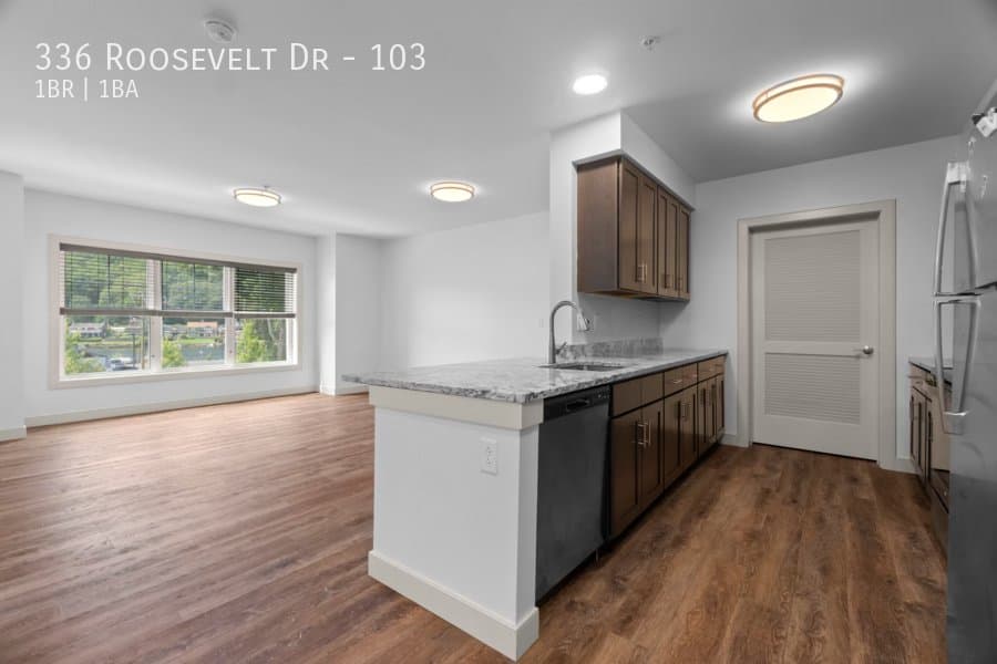 Seymour Apartment: 336 Roosevelt Dr