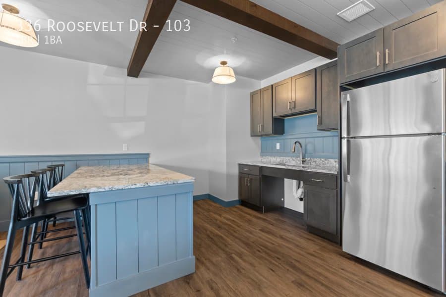 Seymour Apartment: 336 Roosevelt Dr