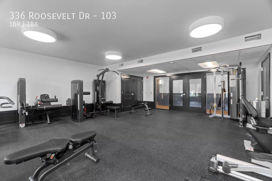 Seymour Apartment: 336 Roosevelt Dr
