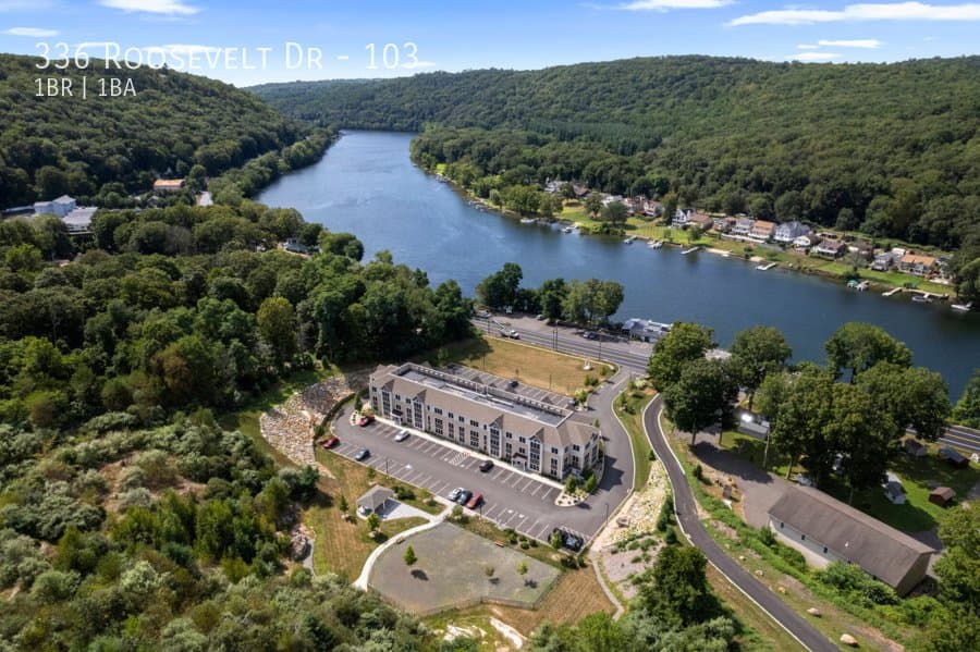 Seymour Apartment: 336 Roosevelt Dr