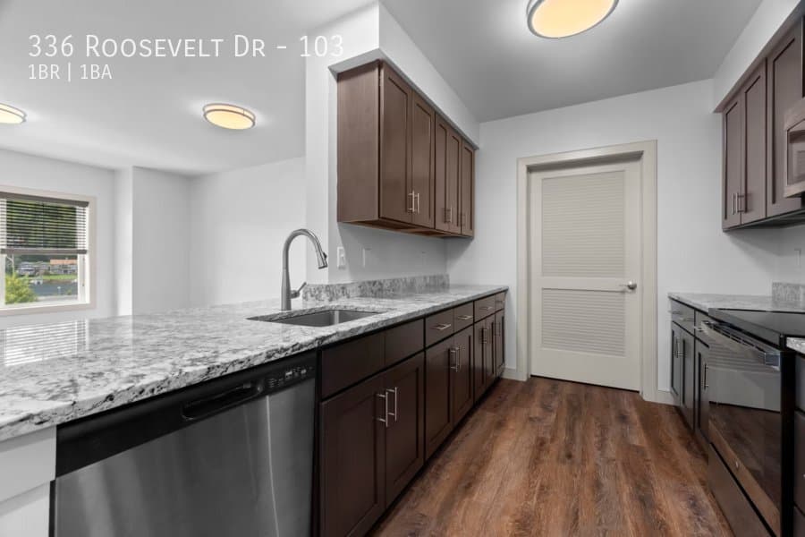 Seymour Apartment: 336 Roosevelt Dr