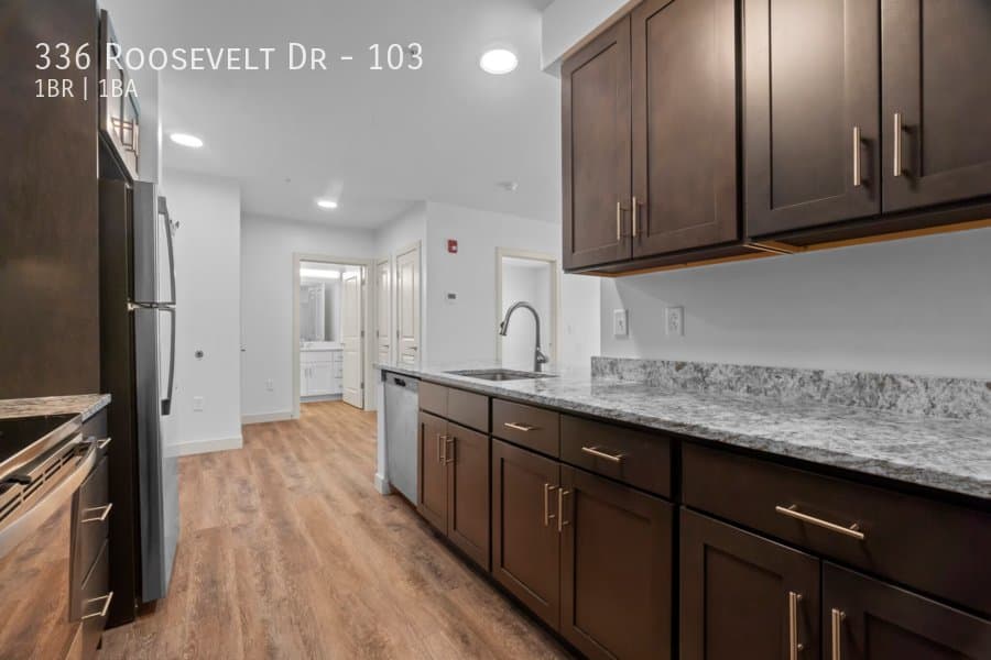 Seymour Apartment: 336 Roosevelt Dr