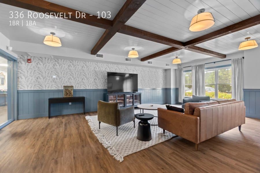 Seymour Apartment: 336 Roosevelt Dr