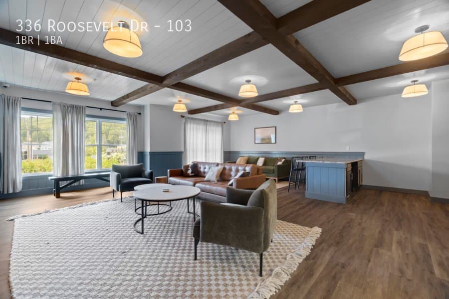 Seymour Apartment: 336 Roosevelt Dr