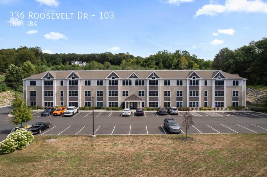 Seymour Apartment: 336 Roosevelt Dr