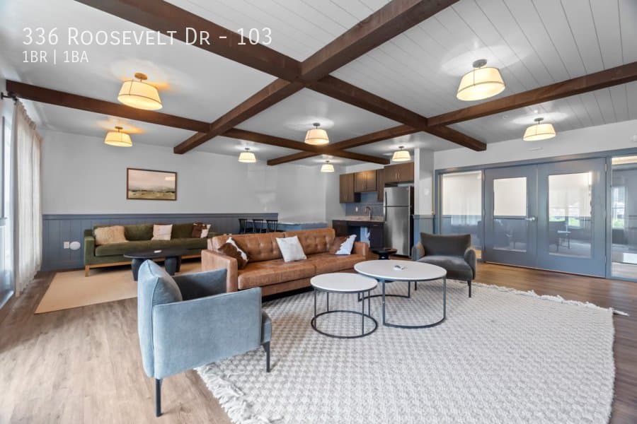 Seymour Apartment: 336 Roosevelt Dr