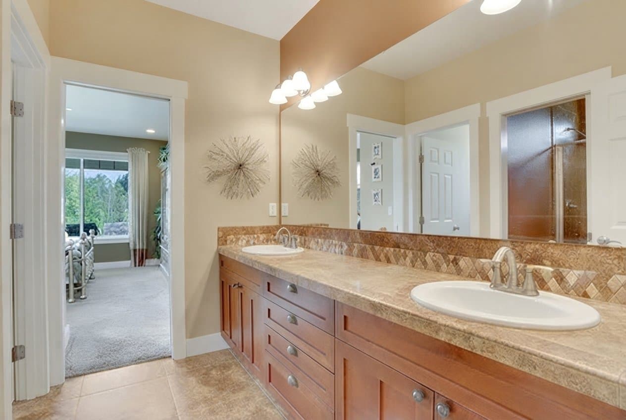 Auburn Apartment: 3208 S Star Lake Rd