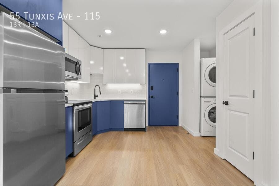 Bloomfield Apartment: 55 Tunxis Ave