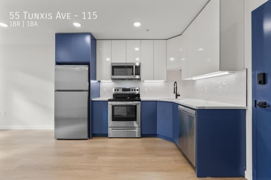 Bloomfield Apartment: 55 Tunxis Ave