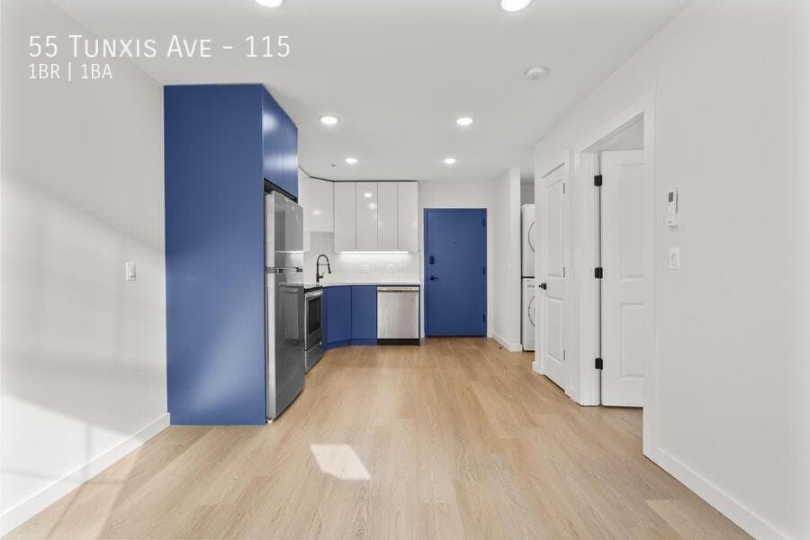 Bloomfield Apartment: 55 Tunxis Ave