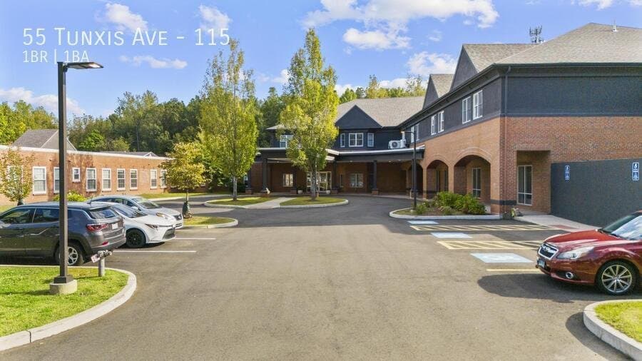 Bloomfield Apartment: 55 Tunxis Ave
