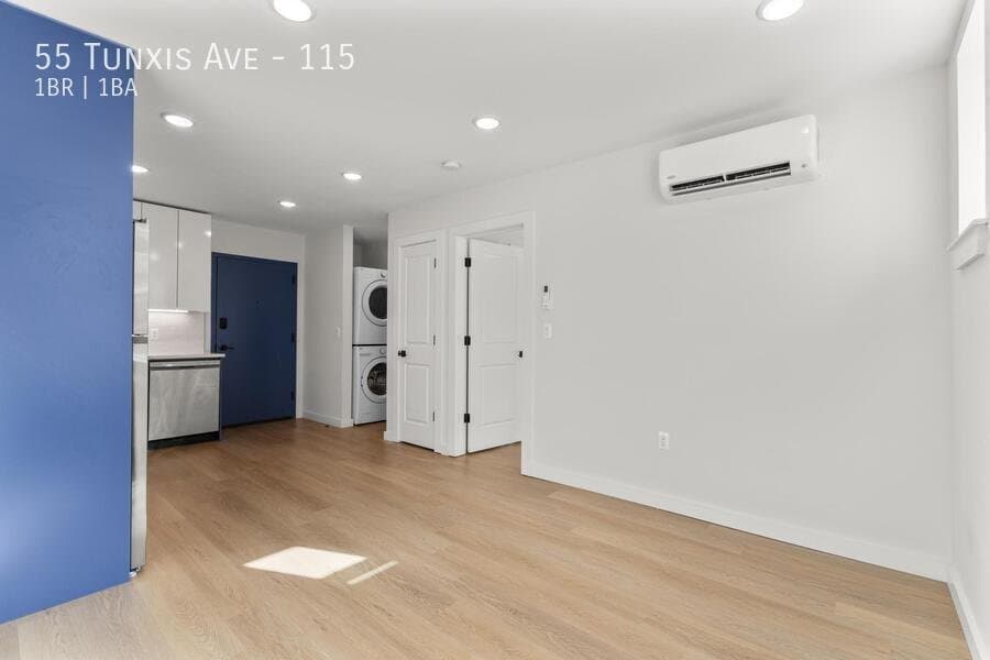 Bloomfield Apartment: 55 Tunxis Ave
