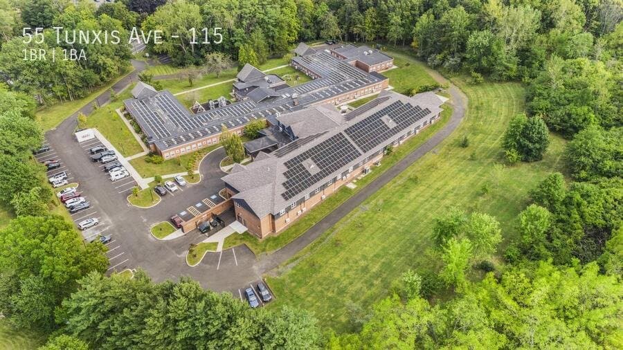 Bloomfield Apartment: 55 Tunxis Ave