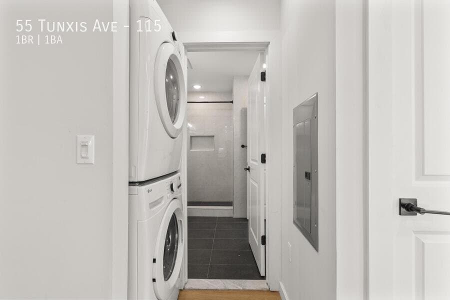 Bloomfield Apartment: 55 Tunxis Ave
