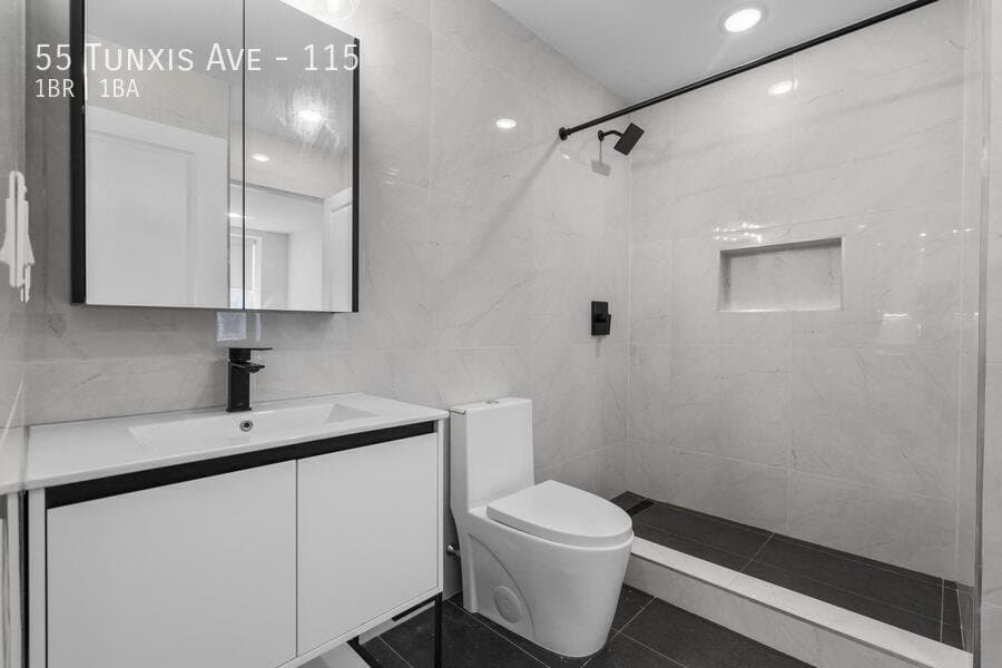 Bloomfield Apartment: 55 Tunxis Ave