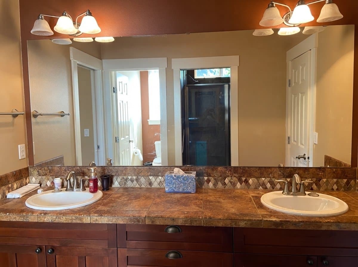 Auburn Apartment: 3208 S Star Lake Rd
