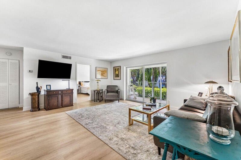 Delray Beach Condo: 207 Tropic Isle Dr
