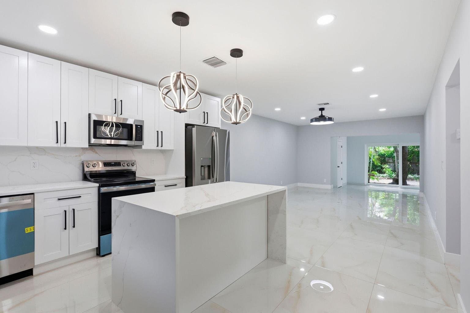 Boca Raton Townhome: 2975 NE 2ND Avenue