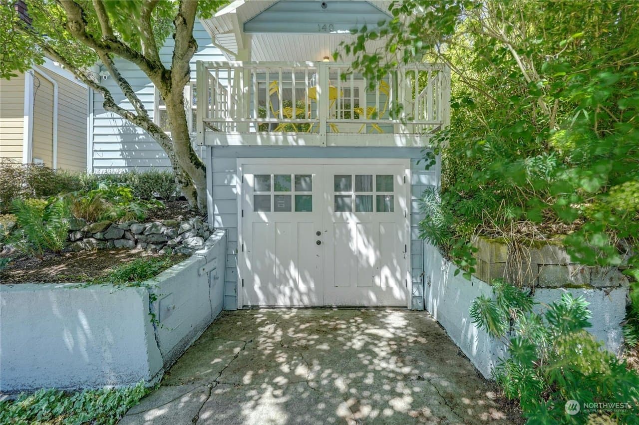 Seattle House: 140 NE 55th St